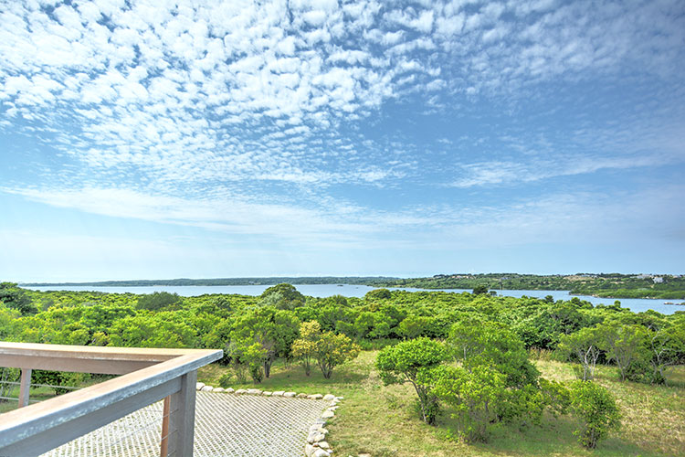 Squibnocket Beach - Wingate Roost