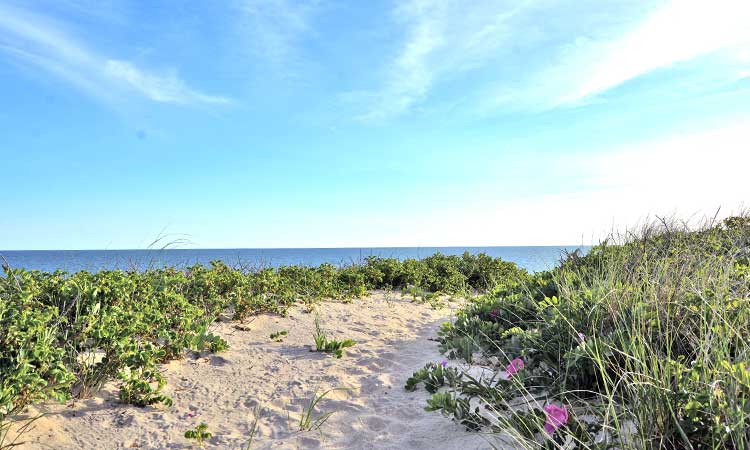 Moshup Trail Private Beach - Aquinnah, Martha's Vineyard