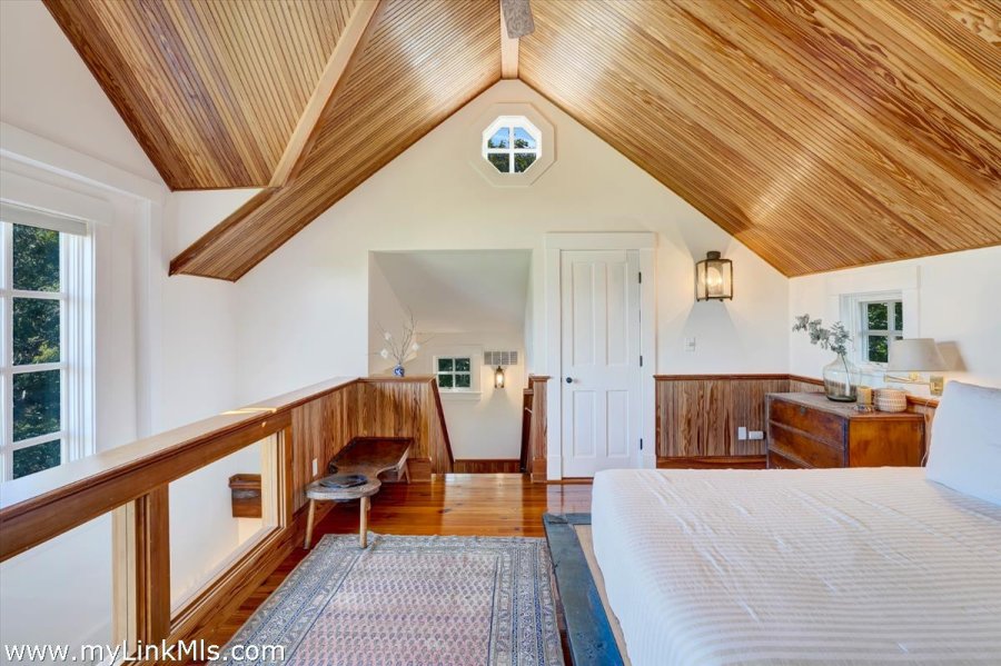 94 Menemsha Inn Road, Chilmark – 1 Family – $8,950,000
