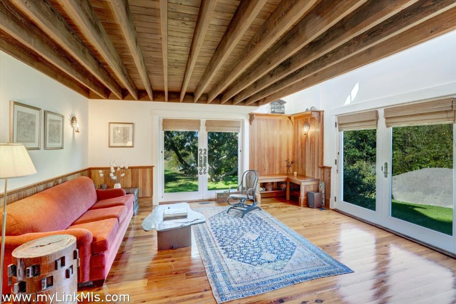 94 Menemsha Inn Road, Chilmark – 1 Family – $8,950,000